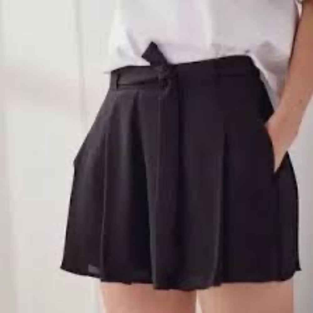 Aritzia Elegant Black Women's Shorts